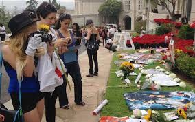 Son père a été assassiné. Michael Jackson Cherchez La Verite Ne Restez Pas Dans L Ignorance Destins De Stars Michael Jackson Derriere Le Masque Celebrites Lieux Celebres Personnages Historiques Actualite