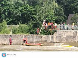 Maybe you would like to learn more about one of these? 11 Schlauchboote In Der Isar Gekentert Grosseinsatze Am Laufenden Band Kreiswasserwacht Munchen Wasserwacht Munchen
