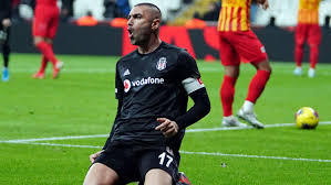 Burak yılmaz, bordo mavili kulüpteki birikmiş 2 milyon euro civarındaki alacaklarını ve trabzon'da aldığı yıllık 3 siyah beyazlı formayı yeniden giymek için gün sayan burak'ın, beşiktaş benim yuvam. Sergen Yalcin Dan Flas Burak Yilmaz Karari