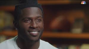 Antonio brown thought his haircut was cool, twitter let. Antonio Brown S Haircut May Be The Worst We Ve Ever Seen Gq