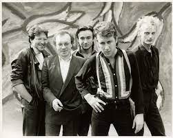 Hintjens sings partly in dutch, english, french and ostend dialect and his musical style can be defined as european rock. Het Leven Is Een Lach En Een Traan Dat Is De Kern Van T C Matic Humo