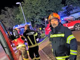 Elf feuerwehren mit 150 helfern standen in der nacht auf mittwoch. V6o1 27xa57mgm