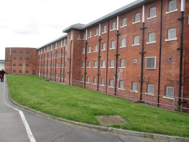 Bên ngoài nhà tù HMP Wakefield — Nơi giam giữ Mick Philpott, do AI tạo