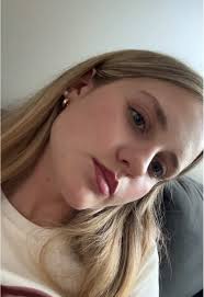 stella (@stella..cross)