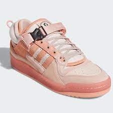 Duro reto el que enfrentó la utuadeña. Bad Bunny Hace Nuestros Suenos Realidad Con Los Sneakers Rosas Mas Cool De La Temporada