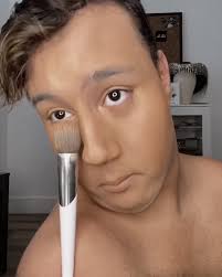 Makeup tutorial with no limbs