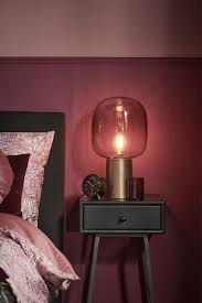 romantische slaapkamer in trendkleur warmrood slaapkamer romantische slaapkamer slaapkamerideeen
