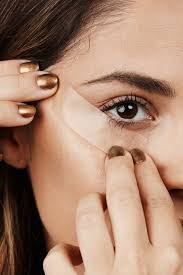 If you must share, swipe the tip with a bit of makeup remover or rubbing alcohol and rinse the liquid off. How To Apply Eyeliner Perfectly Makeup Tips For Applying Eyeliner