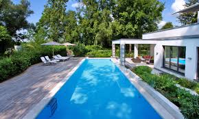 Gefälle hin in richtung pool besteht und zwar aus einem ganz. Badesee Vor Der Haustur Pool Magazin