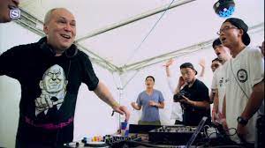Dj aki ретвитнул(а) dj aki. ãƒ¢ãƒ¼ãƒªãƒ¼ ãƒ­ãƒãƒ¼ãƒˆã‚½ãƒ³å¤«å©¦ã®è‡ªå®…ãŒè±ªé‚¸ã§ã‚¯ãƒ©ãƒ– Djãƒ¢ãƒ¼ãƒªãƒ¼ã®æ„å¤–ãªçµŒæ­´ã¨ã¯ Unify