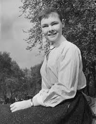 Search, discover and share your favorite judi dench gifs. Judi Dench Style Evolution She Rocked The Pixie Long Before Anne Hathaway Photos Huffpost Life
