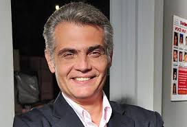 Pai e filho já usaram ínumeras vezes o bigode em cena, além de dividirem figurinos muito parecidos. Tarcisio Filho O Fuxico