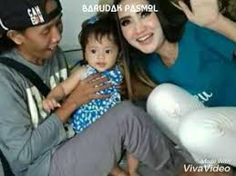 Terlebih lagi nella kharisma saat itu menuliskan sejumlah captions yang mengundang spekulasi warganet. Terbongkar Ternyata Cak Malik Suami Dari Nella Kharisma Berikut Penuturanya Youtube