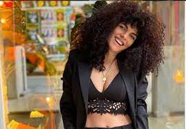 Η μαρία σολωμού είναι μια πολυσχιδής προσωπικότητα. Maria Solwmoy Sxoliazei Tis Kataggelies Sto 8eatro Htan Sa Na Moy Eri3es Mia Ropalia Moy Kophke H Lalia In Gr