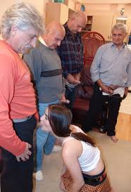 Photos de gangbang de vieux baisant une jeune