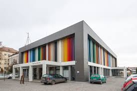 Urmareste peste 10.000 de filme subtitrate in romana la cea mai buna calitate. Cinema One