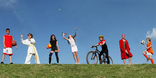 La prima regola è osservare un' equilibrata alimentazione, che consiste nell'assumere tutti gli alimenti di origine animale e vegetale in giusta proporzione, con una frequenza che per alcuni alimenti è giornaliera, per altri settimanale. Sport E Alimentazione Indicazioni Per Bambini E Adolescenti