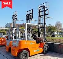 China Factory Hot Selling 4 Wheel Lithium Battery Operated Fork Lift Small Electric Forklift 4 Ton 4000kg with Solid Tire