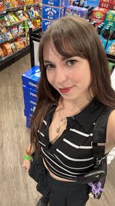 Victoria Justice, Nina Dobrev, and Cristine Prosperi resemblance discussion