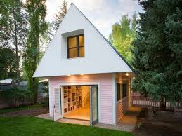 This coastal cottage gives you 3 beds… plan 23648jd: Loom 1 Friday Design Collective Inhabitat Green Design Innovation Architecture Green Building