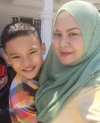 Mati hidup semula, kekasih awal dan akhir, derita cinta. Biodata Penyanyi Zaki Yamani Anak Jamal Abdillah Rakan Duet Coki Tiktok Iluminasi