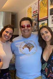 Fausto silva nasceu em são paulo, no dia 2 de maio de 1950. Aos 70 Fausto Silva Posa Com Todos Os Filhos E Ganha Homenagem Pelo Aniversario Famosos Extra Online