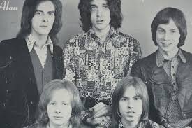 The group enjoyed ten consecutive uk top 10 singles between 1971 and 1976, achieving twelve top 40 hits in total. Bay City Rollers News Views Gossip Pictures Video Daily Record