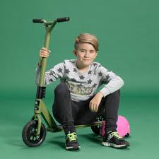 He played for even yehuda youth teams. Julegavetips Til Barn Fra 9 11 Ar Jollyroom