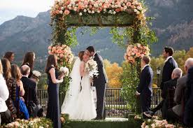 21 Colorado Destination Wedding Venues With Mountain Views See In 2020 Colorado Wedding Colorado Wedding Venues Colorado Destination Wedding