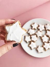 Zimsterne ou etoiles à la cannelle. Etoiles A La Cannelle Ou Bredele De Noel Petits Biscuits Alsaciens Mangue Poudree