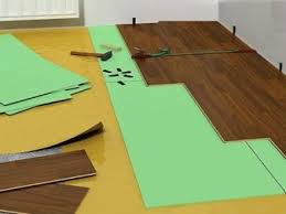 عزل الضوضاء للأرضية في الشقة عزل الصوت الموثوق به من الجيران أدناه وأفضل مواد عزل الصوت الحديثة