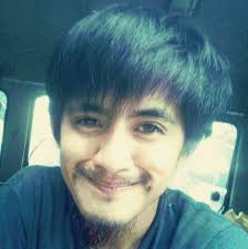 An elderly man beside me, playing his phone.. I thought he's playing "Who  wants to be a Millionaire" sunga invideok, ngem idi kitaek.. agan anser  gyam questionnaire ti pang license 😅😅🤦‍♂️.. mabelieve