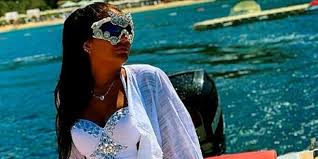 Süreyya yalçın, bodrum'a 46 bavulla geldi. Asiri Zayiflayan Sureyya Yalcin 25 Milyonluk Malikanesinde Poz Verdi Magazin Haberleri