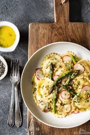 Raviolisalat Mit Spargel Und Honig Thymian Dressing Kleines Kulinarium Rezept Vegetarische Gerichte Spargel Rezepte