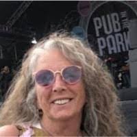 Dinah Haggerty's Instagram, Twitter & Facebook