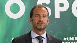 Frederico varandas partilhou esta tarde no instagram a fotografia de um momento de união na equipa a imagem partilhada por frederico varandas retrata uma 'praxe' no balneário do sporting. Frederico Varandas Futebol Esta Abandonado Sem Apoio Do Estado Sporting Jornal Record