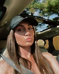 Crystal Burrow's Instagram, Twitter & Facebook