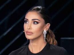 Colore capelli belen rodriguez a sanremo 2012 il trend dell'ombre … Belen Cambia Look E Sceglie La Frangia Il Parrucchiere E Il Suo Fidanzato Capellistyle