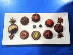 Un motivo in più per coinvolgerli nella preparazione. Come Fare I Cioccolatini Riciclo Uova Di Pasqua Autoproduciamo