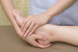 Nov 12, 2018 · it's very hard to determine whether your ankle is badly sprained or fractured. 5 Signs Your Ankle Sprain Might Be A Fracture