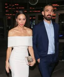 Does whitney cummings have tattoos? Whitney Cummings Lifestyle Wiki Net Worth Income Salary House Cars Favorites Affairs Awards Family Facts Biogr Whitney Cummings Comedians Cummings