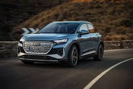 Prices start at £42,825, making the sportback £1,500 more expensive than the equivalent q4 suv. Audi Q4 E Tron Mit Ringen Fahrt Der Vw Id 4 Ins Bmw Ix3 Revier