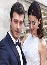 Başak dizer, kesimi dar ve dantelli sade bir gelinlik tercih. Kivanc Tatlitug Ve Esi Basak Dizer Bahamalar Da