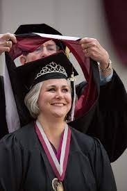 Pin By University Of Redlands On Doktorhute Collegehute Graduation Cap Graduation Cap Designs Graduation Cap Decoration
