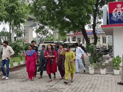 मेरठ: कैंटीन का बिल पास करने के बदले 1.35 लाख रुपये घूस लेते डेयरी संस्थान की प्रिंसिपल गिरफ्तार