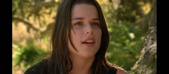 I watched The Craft 1996 with Neve Campbell, she was so beautiful. 😍 Her  front tooth is so beautiful. The film is very good, I recommend it.