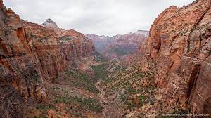 Finde unvergleichliche touren & aktivitäten, von denen du noch lange schwärmen wirst. Canyon Overlook Trail Zion National Park The Whole World Is A Playground