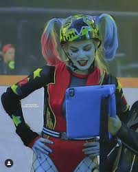 Tv Series Harley Quinn Birds Of Prey Pin On The Joker Harley Quinn