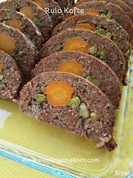 Hem tadı hemde yapan kişiye birden çok sunum olanağı sağladığından dolayı çok yapılır. Yemekgunlugum Rulo Kofte Dalyan Kofte