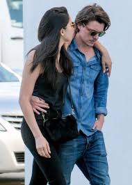 Similarly, the model weighs about 112 pounds, which converts to 51 kg. Jessica Gomes With Boyfriend Out In West Hollywood 22 Gotceleb
